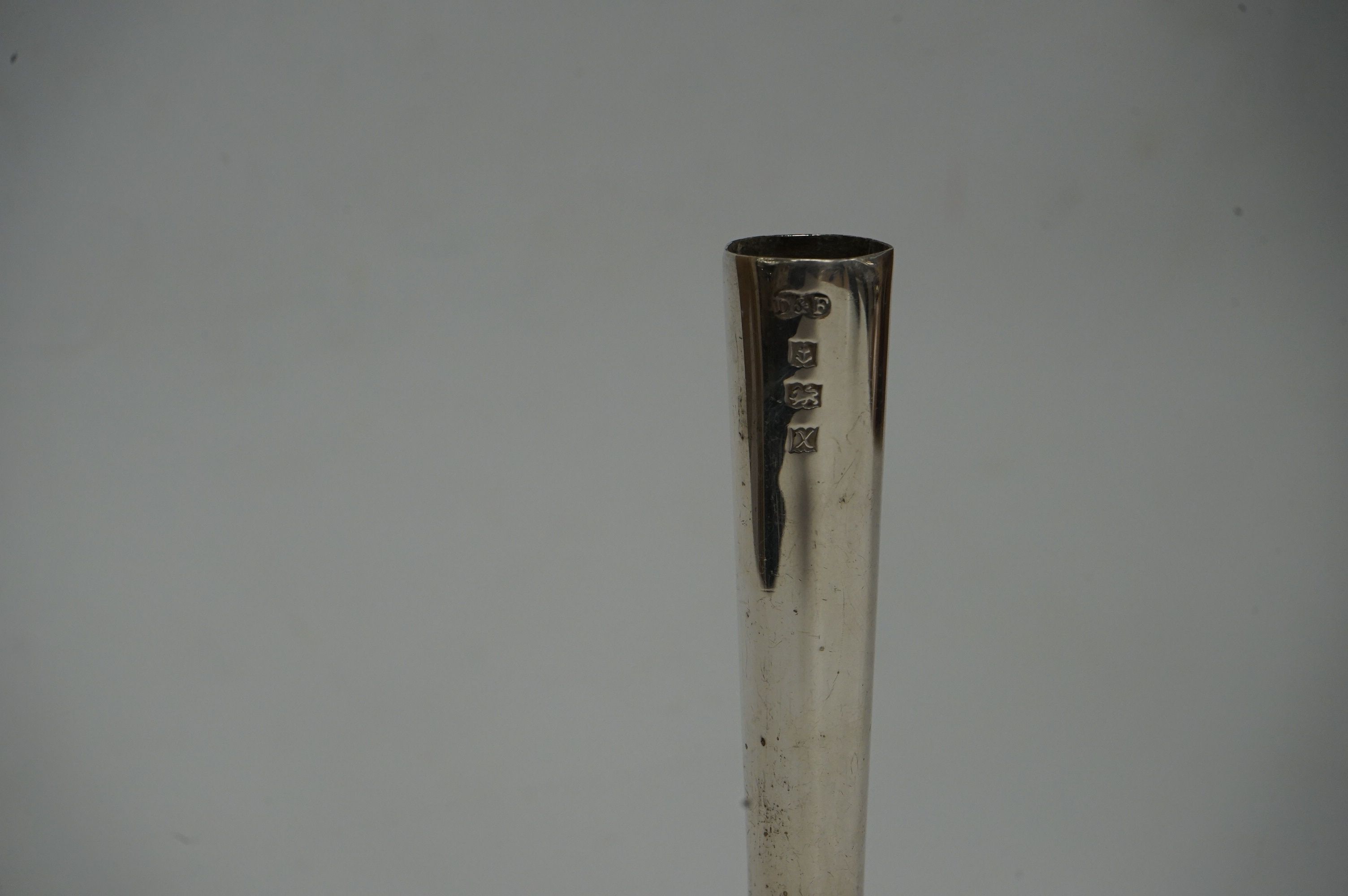 A modern silver silver posy vase, with texted base, Deakin & Francis Ltd, Birmingham, 1972, 13.4cm, weighted. Condition - poor